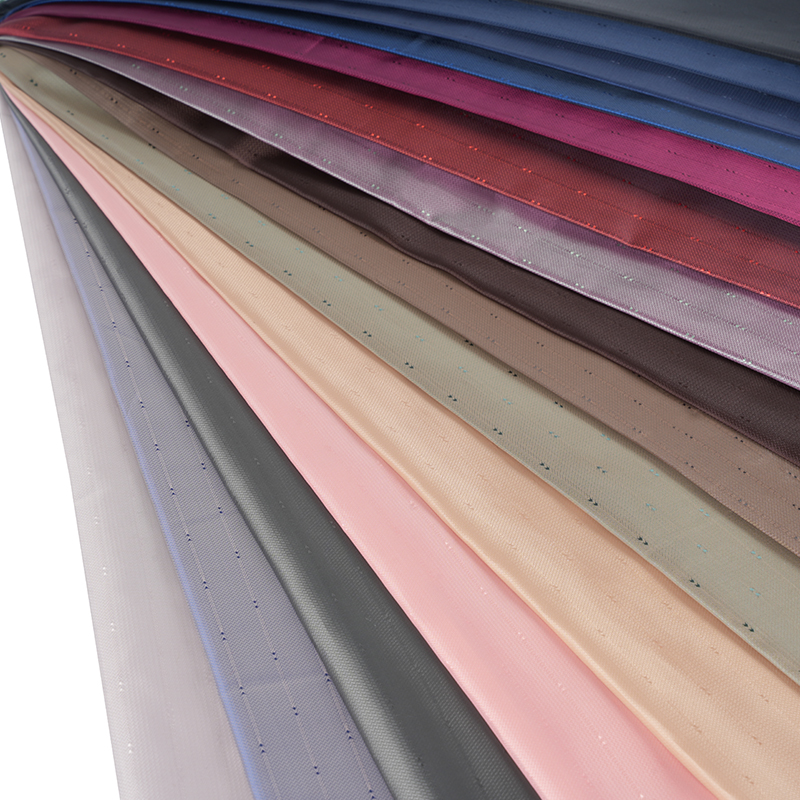 Polyester wit filament gegolfd pijlstreepjacquard