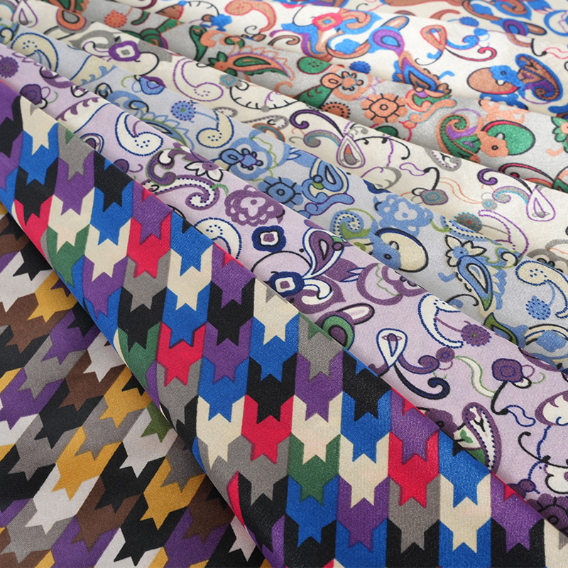 Polyester 50*75 gedraaide satijnen geometrische satijnen printstof